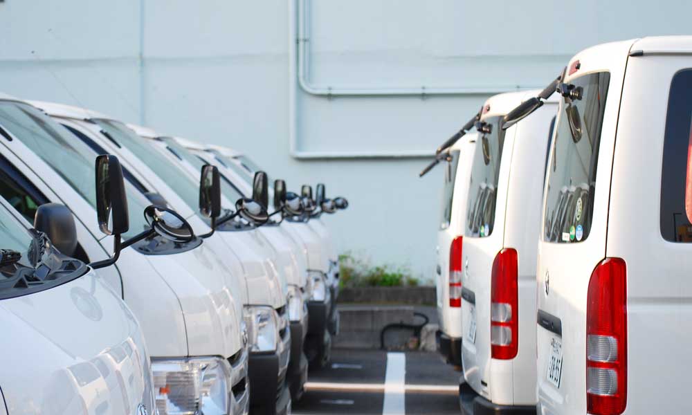 なぜ「社用車」は白やシルバーが多いのか？車両の色をめぐる謎